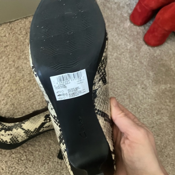 Clark’s snakeskin heels! - Picture 9 of 10